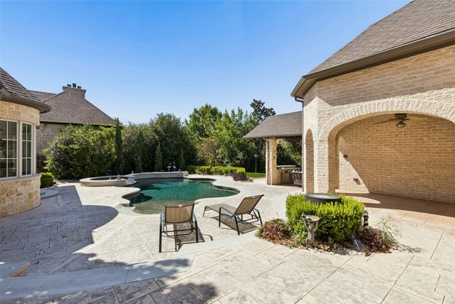 2404 Hollow Hill Lane, Lewisville, TX 75056