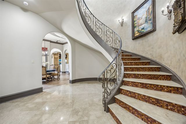 2404 Hollow Hill Lane, Lewisville, TX 75056