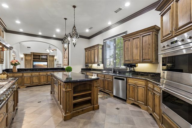 2404 Hollow Hill Lane, Lewisville, TX 75056