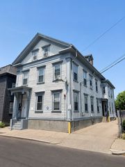 17 Cromwell Street, Providence, RI 02907