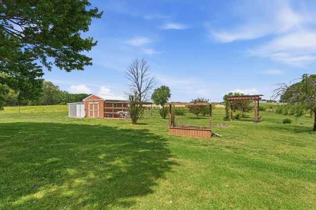 404 Logan Chapel Rd, Hillsboro, TN 37342