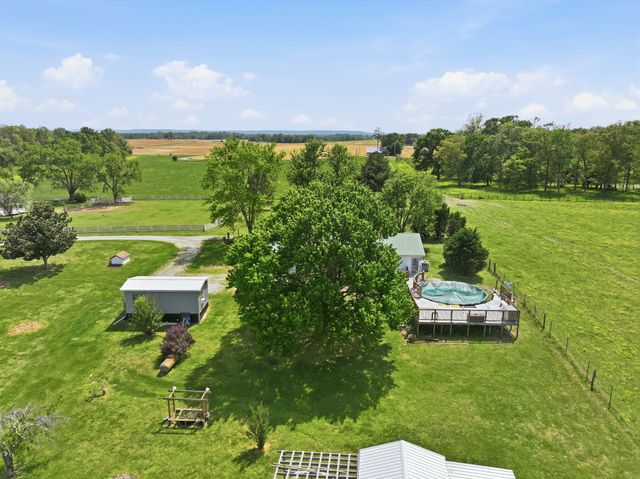404 Logan Chapel Rd, Hillsboro, TN 37342