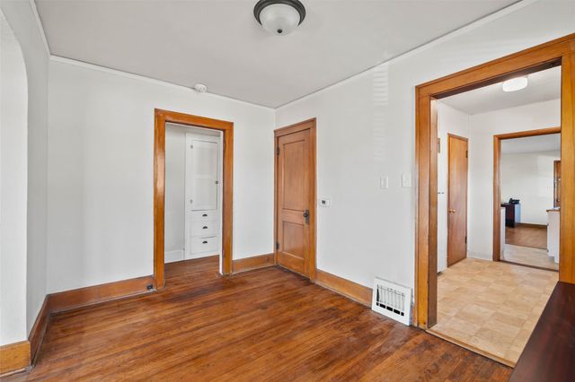 3001 Center Street, Des Moines, IA 50312