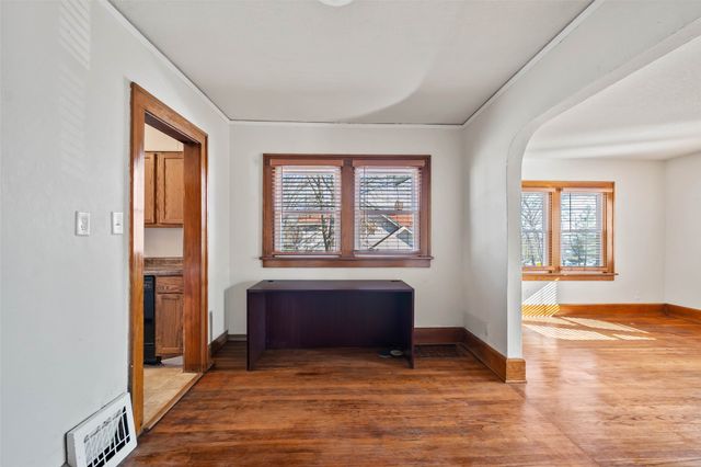 3001 Center Street, Des Moines, IA 50312