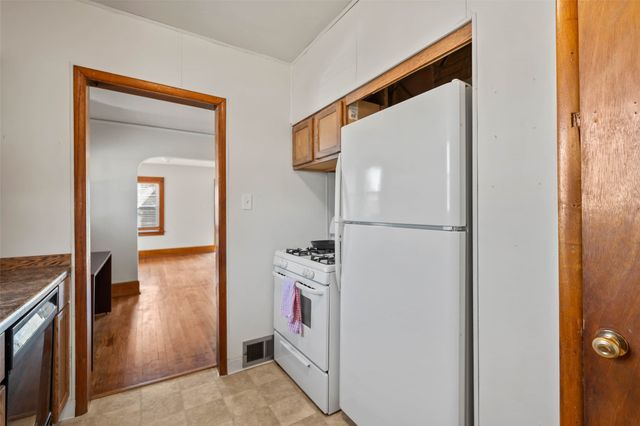 3001 Center Street, Des Moines, IA 50312