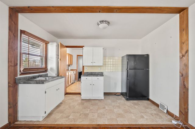 3001 Center Street, Des Moines, IA 50312