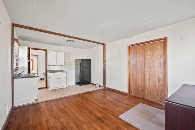 3001 Center Street, Des Moines, IA 50312