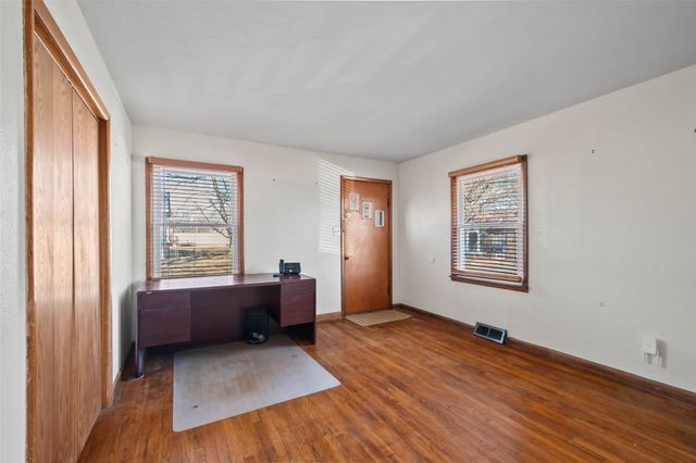 3001 Center Street, Des Moines, IA 50312