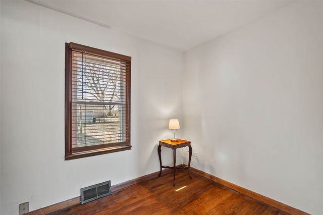 3001 Center Street, Des Moines, IA 50312