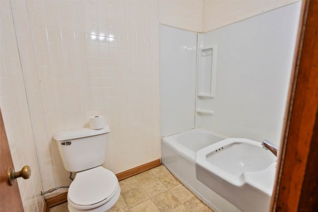 3001 Center Street, Des Moines, IA 50312