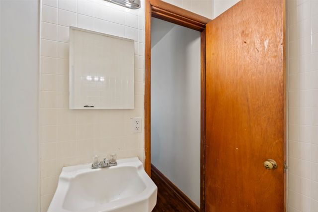 3001 Center Street, Des Moines, IA 50312