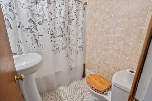 3001 Center Street, Des Moines, IA 50312