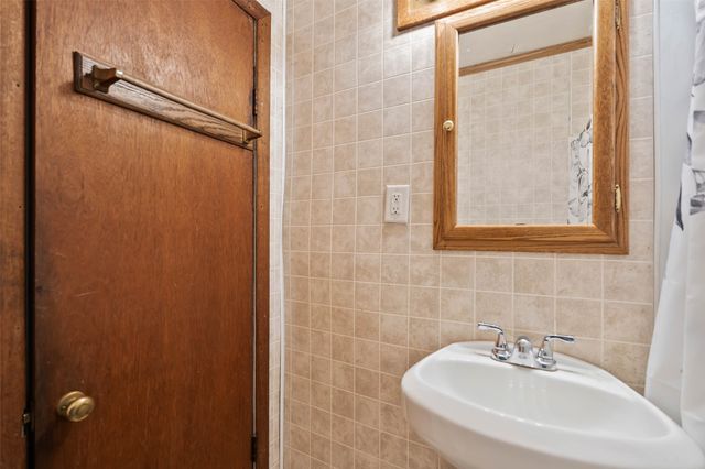 3001 Center Street, Des Moines, IA 50312