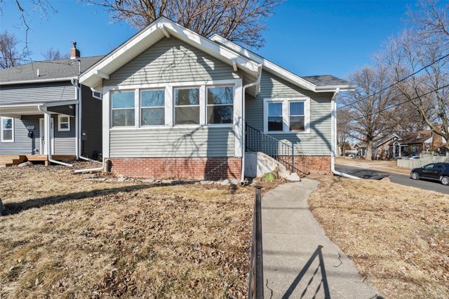 3001 Center Street, Des Moines, IA 50312