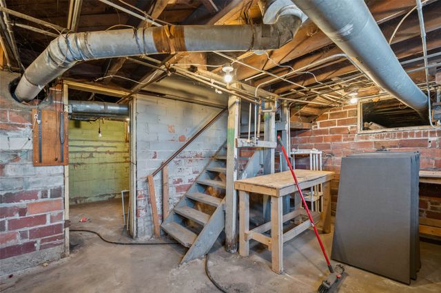 3001 Center Street, Des Moines, IA 50312