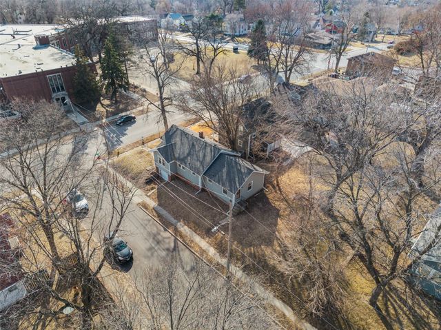 3001 Center Street, Des Moines, IA 50312