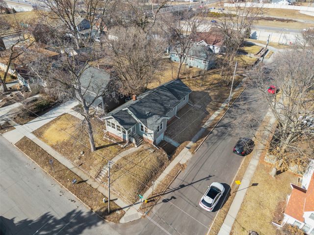 3001 Center Street, Des Moines, IA 50312