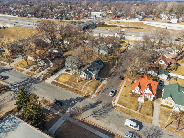 3001 Center Street, Des Moines, IA 50312