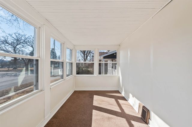 3001 Center Street, Des Moines, IA 50312