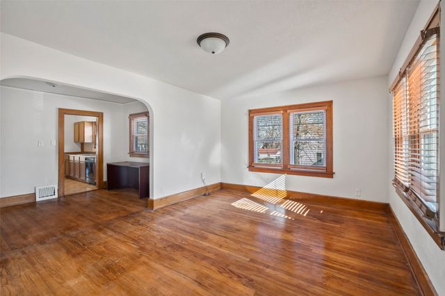 3001 Center Street, Des Moines, IA 50312