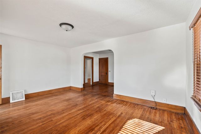 3001 Center Street, Des Moines, IA 50312