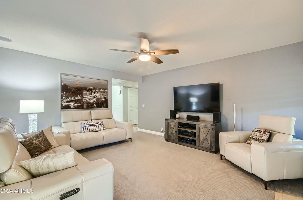 Image 12 of property listing at 6444 E PARADISE Lane, Scottsdale, AZ 85254