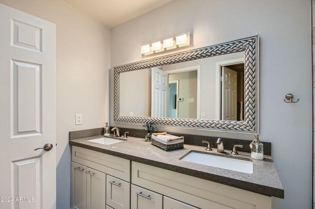 Image 26 of property listing at 6444 E PARADISE Lane, Scottsdale, AZ 85254