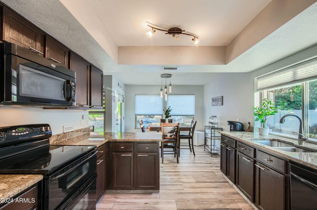 Image 8 of property listing at 6444 E PARADISE Lane, Scottsdale, AZ 85254