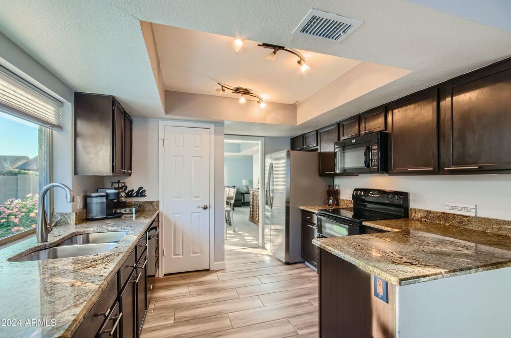 Image 9 of property listing at 6444 E PARADISE Lane, Scottsdale, AZ 85254