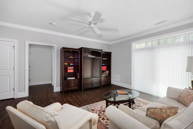 2 Henry David Dr Unit 207, Nashua, NH 03062