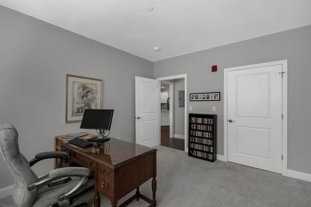 2 Henry David Dr Unit 207, Nashua, NH 03062