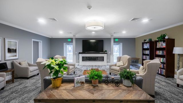 2 Henry David Dr Unit 207, Nashua, NH 03062