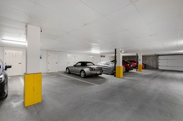 2 Henry David Dr Unit 207, Nashua, NH 03062