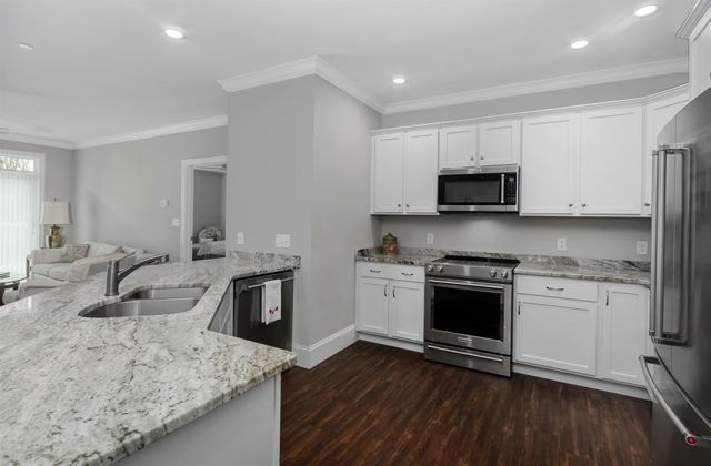 2 Henry David Dr Unit 207, Nashua, NH 03062