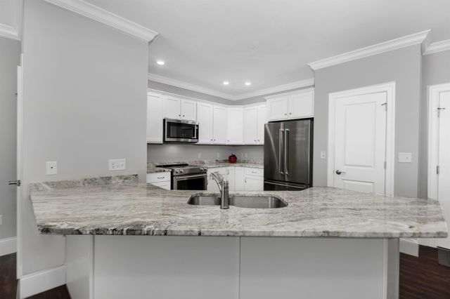 2 Henry David Dr Unit 207, Nashua, NH 03062