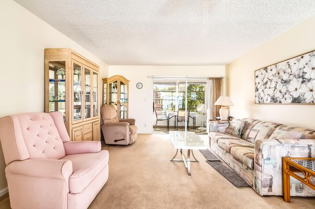 24 Golfs Edge D, West Palm Beach, FL 33417