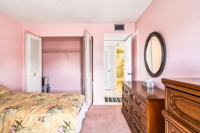 24 Golfs Edge D, West Palm Beach, FL 33417