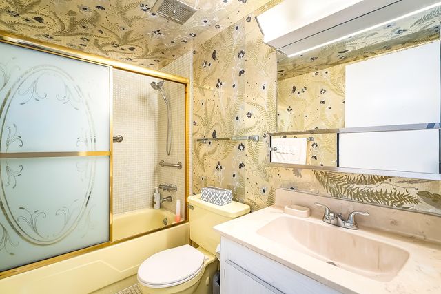 24 Golfs Edge D, West Palm Beach, FL 33417