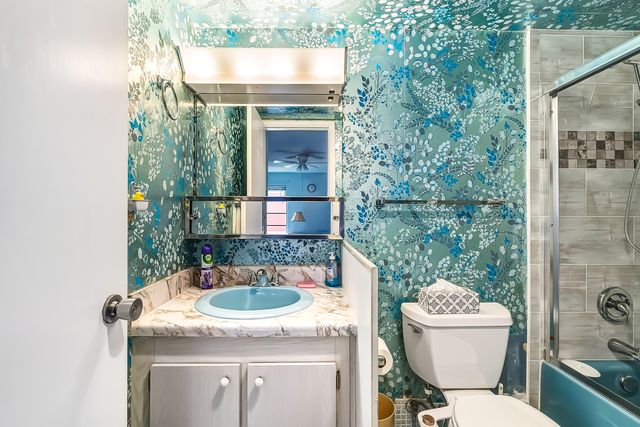 24 Golfs Edge D, West Palm Beach, FL 33417