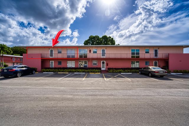 24 Golfs Edge D, West Palm Beach, FL 33417