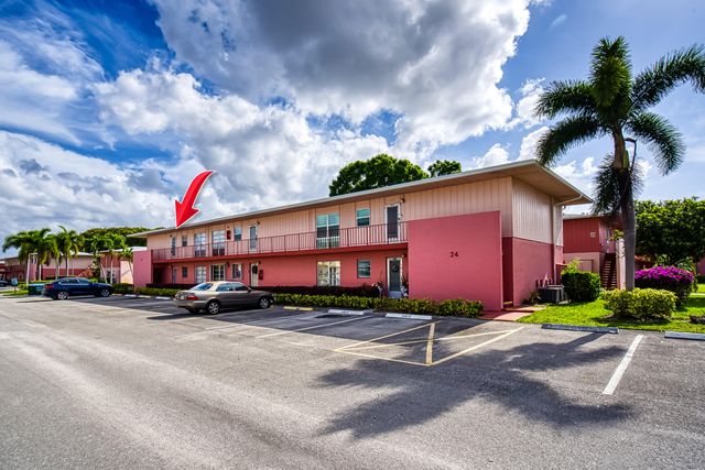24 Golfs Edge D, West Palm Beach, FL 33417