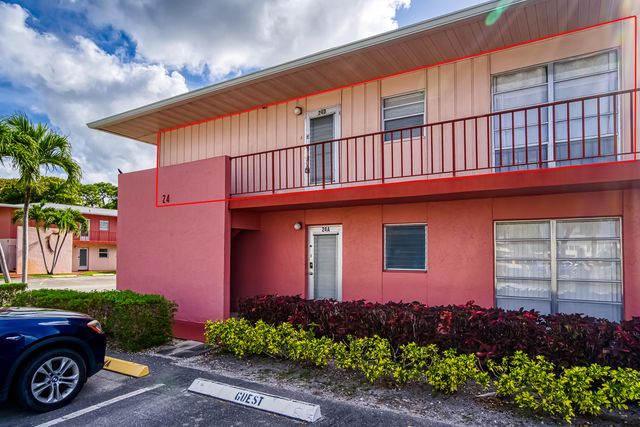 24 Golfs Edge D, West Palm Beach, FL 33417