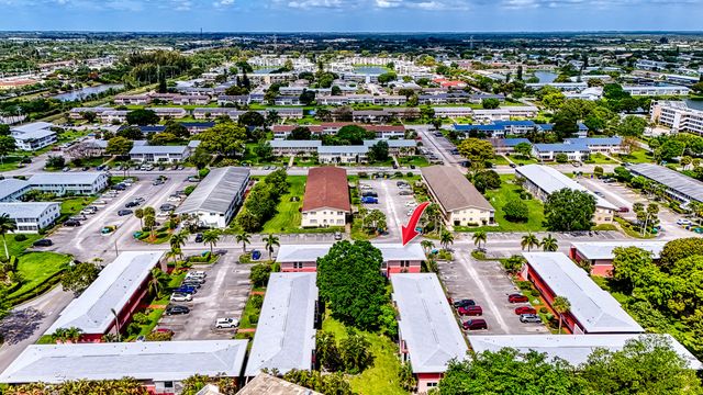 24 Golfs Edge D, West Palm Beach, FL 33417