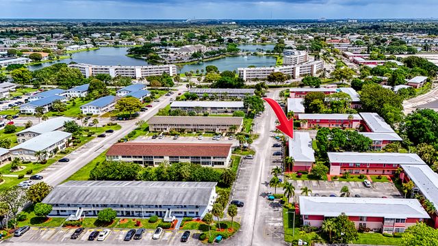 24 Golfs Edge D, West Palm Beach, FL 33417