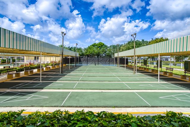 24 Golfs Edge D, West Palm Beach, FL 33417