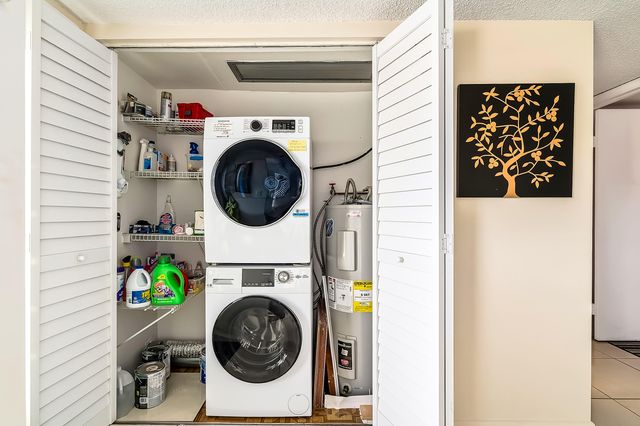 24 Golfs Edge D, West Palm Beach, FL 33417