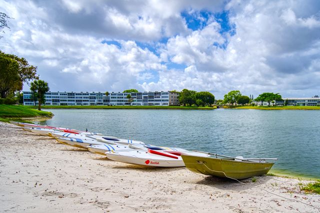 24 Golfs Edge D, West Palm Beach, FL 33417