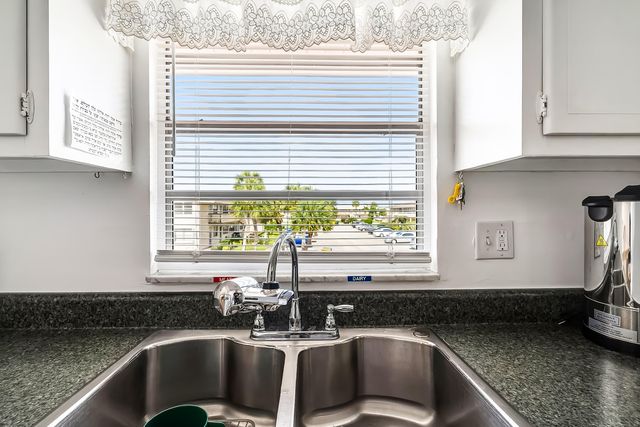 24 Golfs Edge D, West Palm Beach, FL 33417