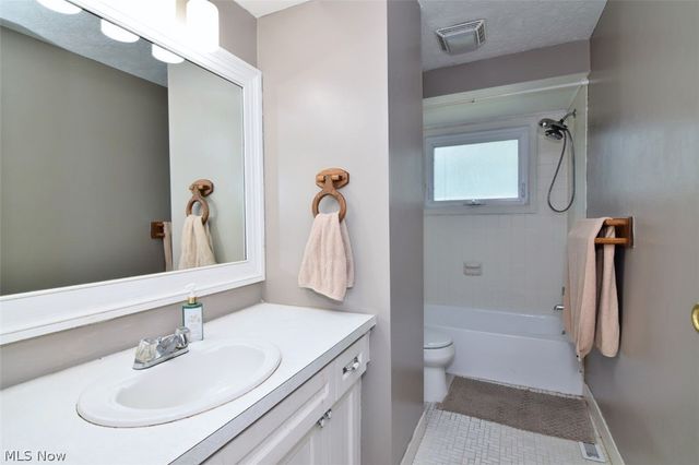 6284 Seminole Trail, Mentor, OH 44060