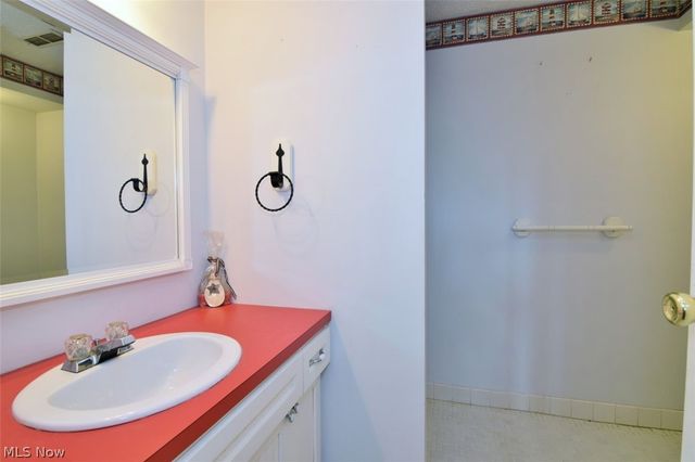 6284 Seminole Trail, Mentor, OH 44060